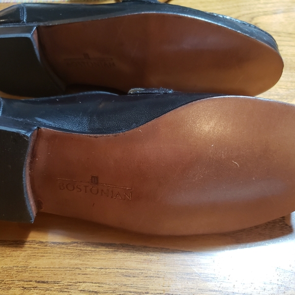 Men Shoes - Picture 2 of 3
